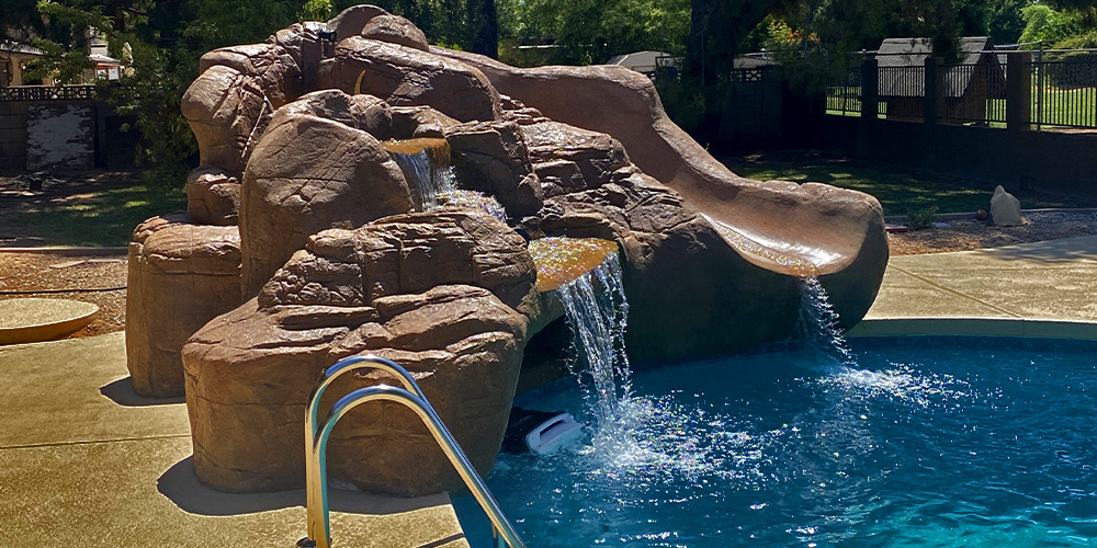 Photo of Pool With Stone Splashing with water